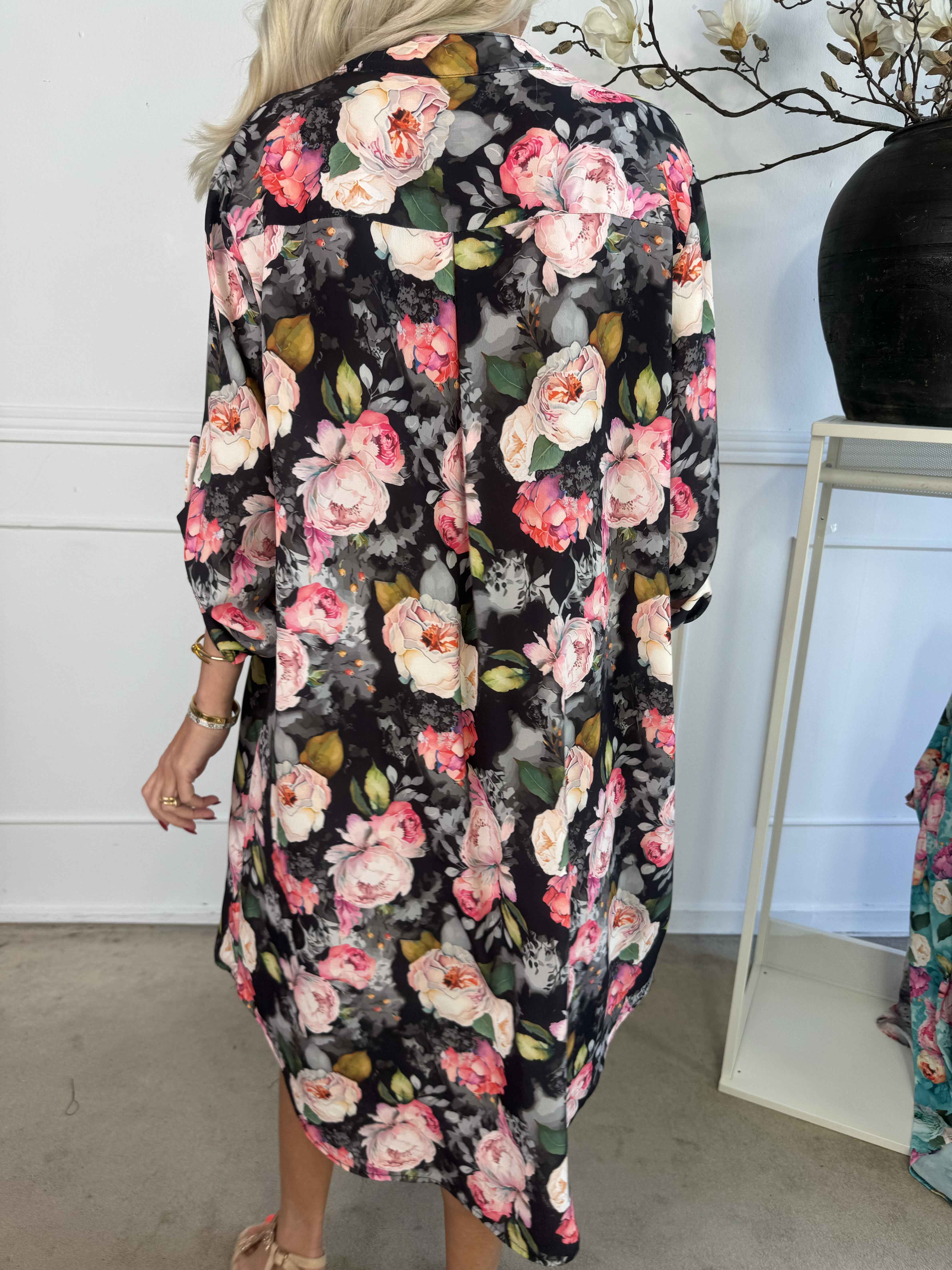 Vanesa Flower Dress - Let kjole i viskose med blomster motiver